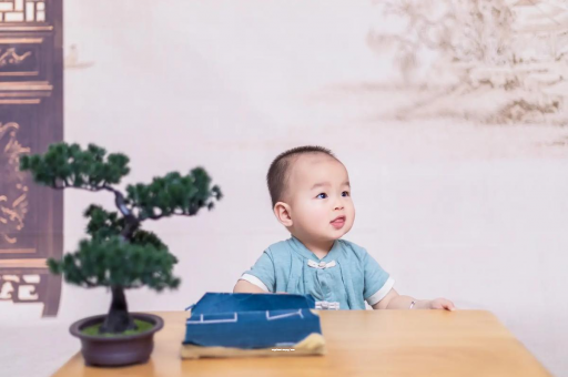 苍南怀孕肚子中间凹两边凸